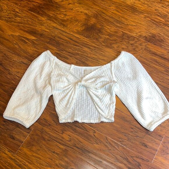 Urban outfitters off white cropped twist Front ribbed raw hem 1/2 sleeve top - Picture 2 of 6